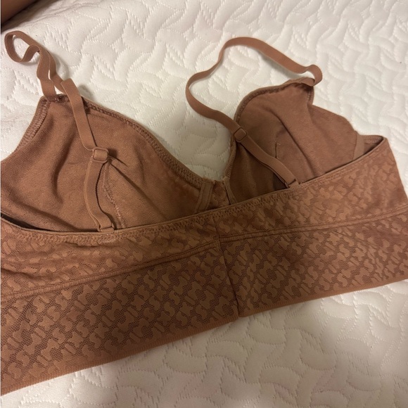 SKIMS pullover Bralette Size large - Picture 3 of 4